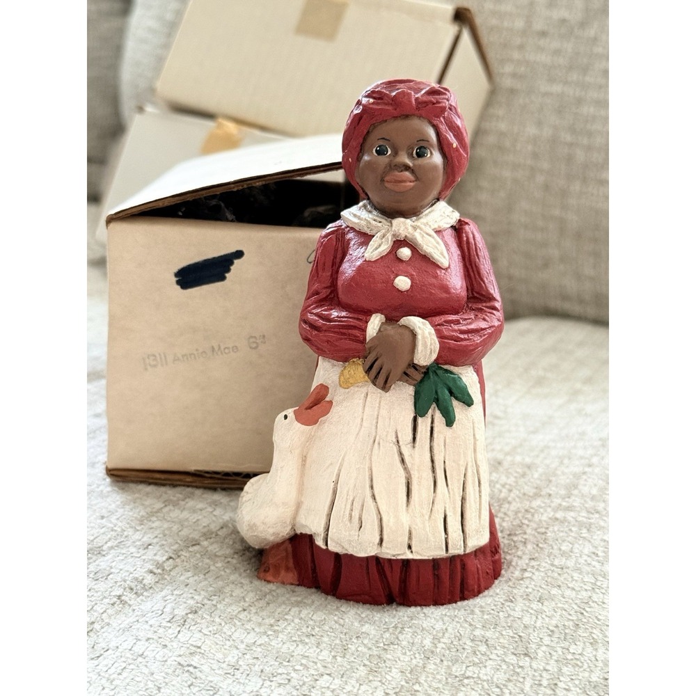 1985 Martha Holcombe God is Love All Gods Children #31 Servant Woman Statue Rare